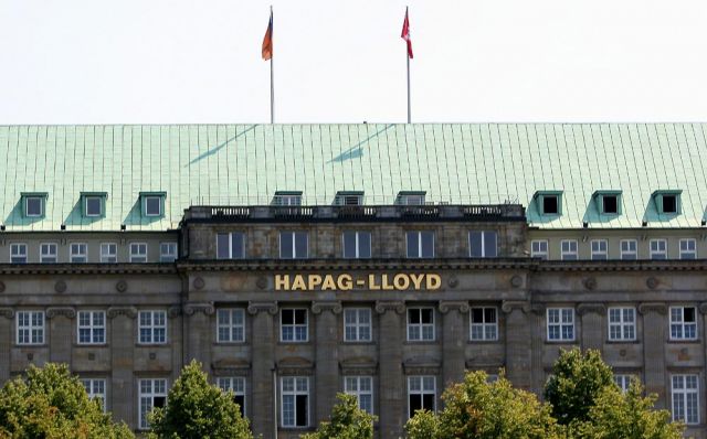 Die Fassade der Hapag-Lloyd-Zentrale am Ballindamm - Hamburg