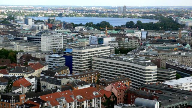 Die Hamburger Innenstadt mit Aussenalster - Freie und Hansestadt Hamburg