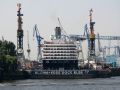 Ein Kreuzfahrtschiff im Dock von Blohm & Voß - Hafenrundfahrt Hamburg