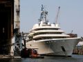 Luxusyacht eines russischen Oligarchen im Kaiser-Wilhelm-Hafen - Hafenrundfahrt Hamburg