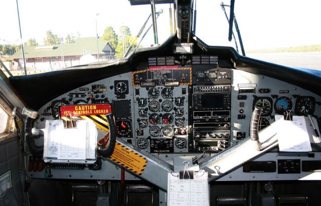 De Havilland DHC-6 Twin Otter - Cockpit