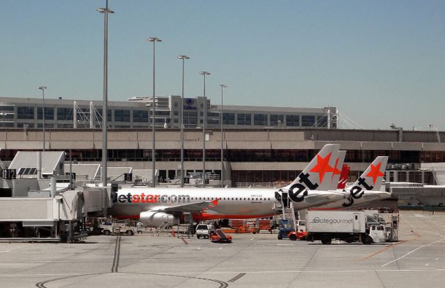 International Airport Melbourne - Airbus A 319 im Doppelpack - Jetstar Airways, Billigtochter von Qantas