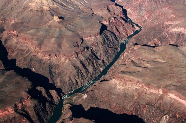 Der Colorado River im Grand Canyon aus der Luft - ein Rundflug mit einer Twin Otter der Grand Canyon Airlines