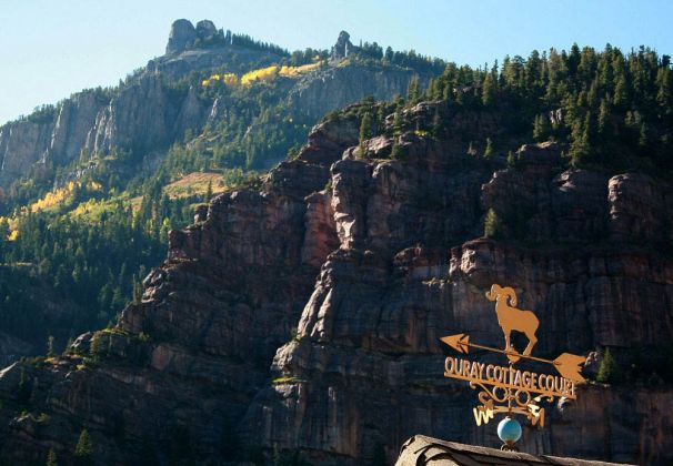 Ouray am Million Dollar Highway - Blick auf die Twin Peaks