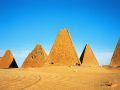 Die Pyramiden des Jebel Barkal nahe des IV. Nil-Kataraktes bei Karima im Sudan