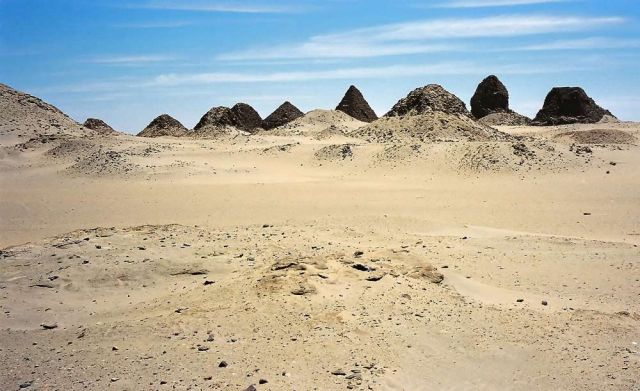 Die Pyramiden und Königsgräber von Nuri bei Karima im Sudan