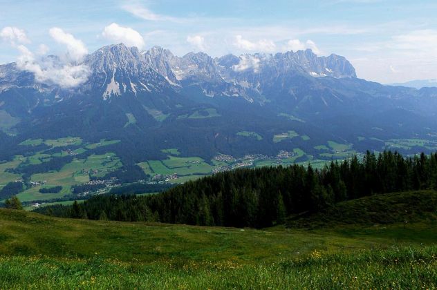 Das Kaisergebirge in Tirol - der Wilde Kaiser vom Ellmauer Hausberg, dem Hartkaiser, aufgenommen