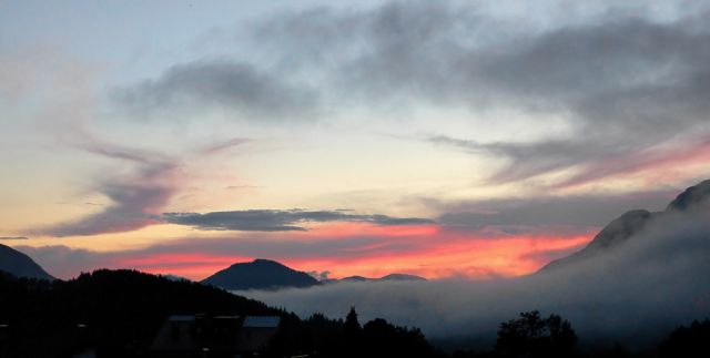 Wetter- und Wolkenstimmungen mit Abendrot am Wilden Kaiser in Tirol 