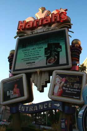 Eingang zum Harrahs Casino-Hotel - Las Vegas Strip, Las Vegas Boulevard South