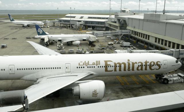 International Airport Auckland, New Zealand - eine Boeing 777-300 ER von Emirates