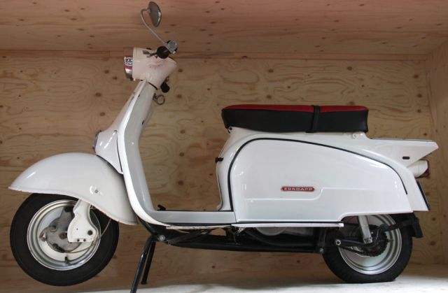 Motorroller Zündapp R 50, Bauzeit 1964 bis 1984 - gebläsegekühlter, schlitzgesteuerter Einzylinder-Zweitaktmotor mit 2,6 PS - Automuseum Nordsee Motorroller Zündapp R 50, Bauzeit 1964 bis 1984 - gebläsegekühlter, schlitzgesteuerter Einzylinder-Zweitaktmotor mit 2,6 PS - Automuseum Nordsee