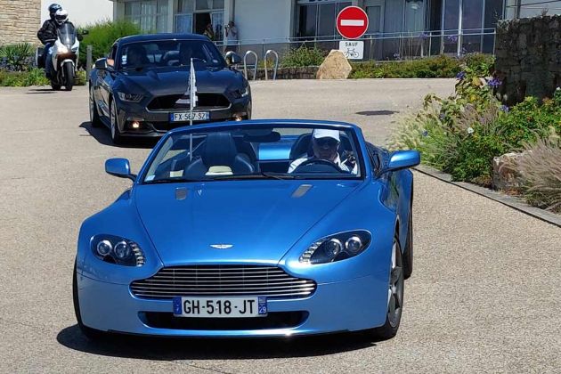 Aston Martin Vantage V 8 Roadster, Bauzeit 2005 bis 2017 - Port Haliguen, Quiberon Auto Passion 2025, Bretagne Aston Martin Vantage V 8 Roadster, Bauzeit 2005 bis 2017 - Port Haliguen, Quiberon Auto Passion 2025, Bretagne