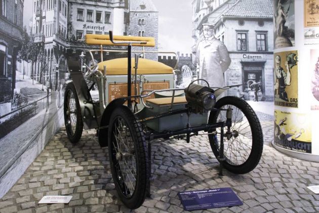 Automobile Welt Eisenach - der Wartburg Motorwagen 'Modell 1', Baujahr 1899 - Zweizylinder-Viertakt-Motor, 764 ccm, 3 PS, 40 kmh