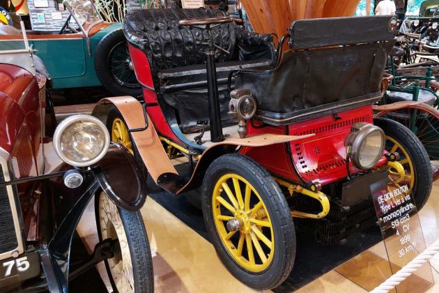 Maison de l'Automobile, das Automuseum von Lohéac in der Bretagne - De Dion Bouton Typ L, Baujahr 1899 Maison de l'Automobile, das Automuseum von Lohéac in der Bretagne - De Dion Bouton Typ L, Baujahr 1899