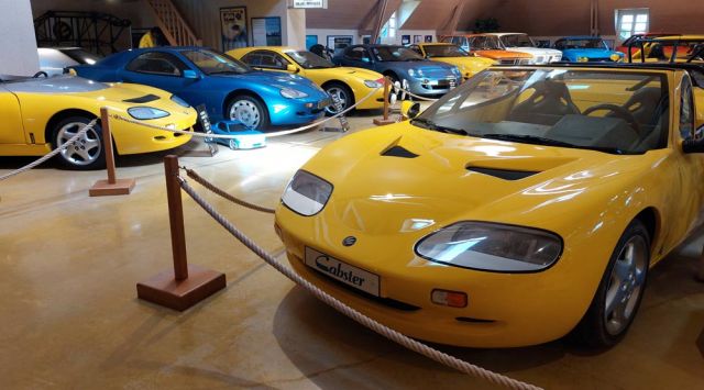 Maison de l'Automobile, das Automuseum von Lohéac in der Bretagne - die Halle der Hommell Sportwagen Maison de l'Automobile, das Automuseum von Lohéac in der Bretagne - die Halle der Hommell Sportwagen