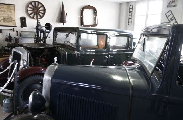 Das Automuseum Nossen - im Doppelpack... Renault Monastella Type RY 4 von 1932 Das Automuseum Nossen - im Doppelpack... Renault Monastella Type RY 4 von 1932