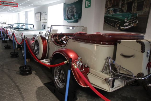 Automuseum Nossen - eine Reihe Oldtimer, vorn ein Excalibur Series III von 1979 Automuseum Nossen - eine Reihe Oldtimer, vorn ein Excalibur Series III von 1979