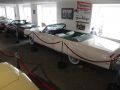  Automuseum Nossen - eine Reihe Oldtimer mit einem offenen Cadillac