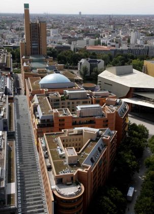 Berlin von oben - die Potsdamer-Platz-Arkaden mit dem Debis-Tower Berlin von oben - die Potsdamer-Platz-Arkaden mit dem Debis-Tower