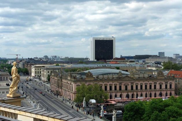 Das Deutsche Historischen Museum im historischen Zeughaus an der Prachtstrasse 'Unter den Linden' Das Deutsche Historischen Museum im historischen Zeughaus an der Prachtstrasse 'Unter den Linden'