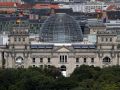 Das Reichstagsgeb&auml;ude in Berlin - aufgenommen von der Aussichtsplattform am Potsdamer Platz