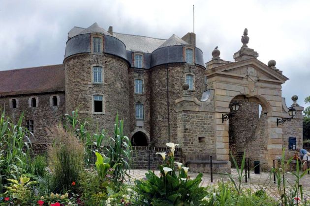 Boulogne-sur-Mer an der Côte d’Opale - das Grafenschloss Château d’Aumont aus dem 13. Jahrhundert 