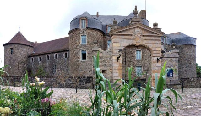Boulogne-sur-Mer an der Côte d’Opale - das Grafenschloss Château d’Aumont aus dem 13. Jahrhundert 