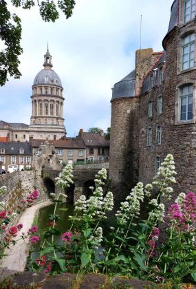 Boulogne-sur-Mer an der Côte d’Opale - der Blick vom Château d’Aumont auf die Kuppel der Kirche Notre-Dame Boulogne-sur-Mer an der Côte d’Opale - der Blick vom Château d’Aumont auf die Kuppel der Kirche Notre-Dame