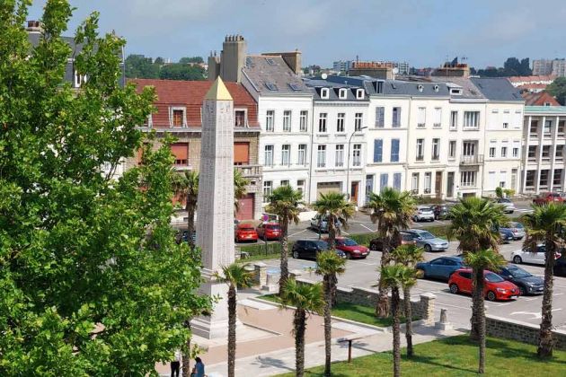 Der Jardin Auguste Mariette Pacha mit dem Obelisk zu Ehren des berühmten Ägyptologen - Boulogne-sur-Mer Der Jardin Auguste Mariette Pacha mit dem Obelisk zu Ehren des berühmten Ägyptologen - Boulogne-sur-Mer