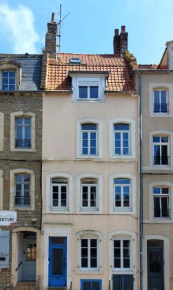 Boulogne-sur-Mer an der Côte d’Opale - das Gebäude mit unserer Ferienwohnung am Place Godefroy de Bouillon Boulogne-sur-Mer an der Côte d’Opale - das Gebäude mit unserer Ferienwohnung am Place Godefroy de Bouillon