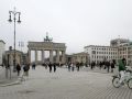 Bundeshauptstadt Berlin - der Pariser Platz vor dem Brandenburger Tor ist zum Fussgängerbereich ausgebaut