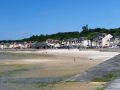 Cancale an der C&ocirc;te d&rsquo;&Eacute;meraude - der Badestrand 'Plage de Cancale' vor der langen Promenade Quai Gambetta
