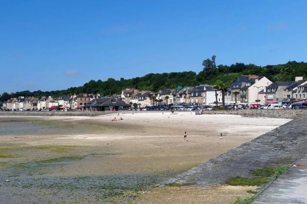 Cancale an der Côte d’Émeraude - der Badestrand 'Plage de Cancale' vor der langen Promenade Quai Gambetta Cancale an der Côte d’Émeraude - der Badestrand 'Plage de Cancale' vor der langen Promenade Quai Gambetta