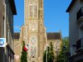 In der historischen Oberstadt von Cancale - die zwischen 1715 und 1727 erbaute Kirche Saint-M&eacute;en an der Place de la R&eacute;publique