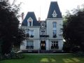 Die historische Oberstadt von Cancale - die Mairie in der Rue du Port, das Rathaus von Cancale&nbsp;