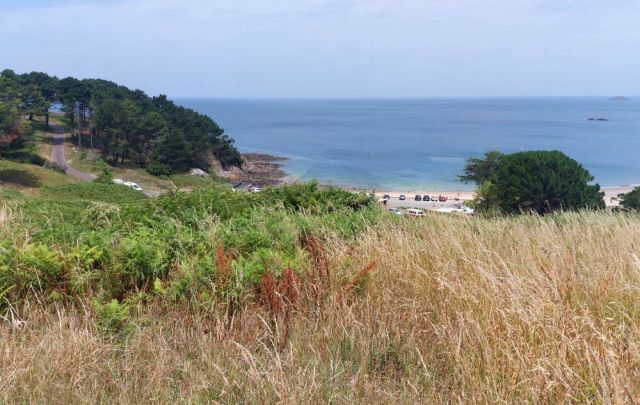 Der Badestrand 'Anse du Croc' nahe Pléhérel an der Côte d’Émeraude Der Badestrand 'Anse du Croc' nahe Pléhérel an der Côte d’Émeraude