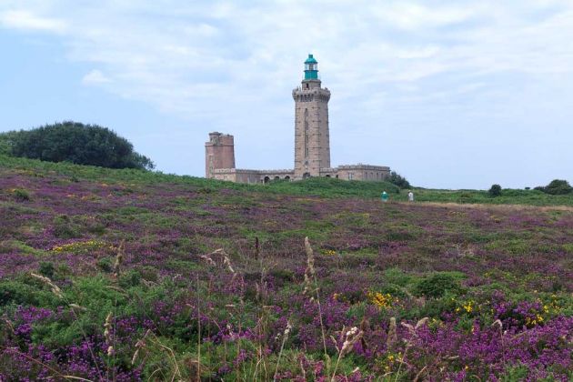 Die Leuchttürme am Cap Fréhel in Plévenon an der Côte d’Émeraude - Phare du Cap Fréhel und der alte Phare Vauban Die Leuchttürme am Cap Fréhel in Plévenon an der Côte d’Émeraude - Phare du Cap Fréhel und der alte Phare Vauban