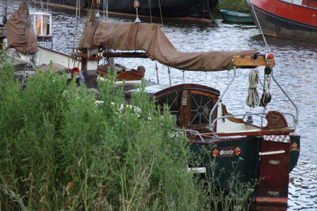 Der Museumshafen Carolinensiel in Ostfriesland - die Staverse Jol-Yacht 'Grietje' Der Museumshafen Carolinensiel in Ostfriesland - die Staverse Jol-Yacht 'Grietje'