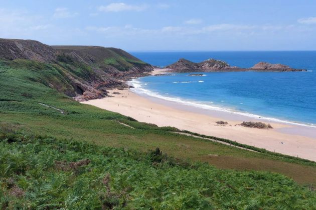 Cap Erquy - der weite Sandstrand des Plage de Lourtuais Cap Erquy - der weite Sandstrand des Plage de Lourtuais