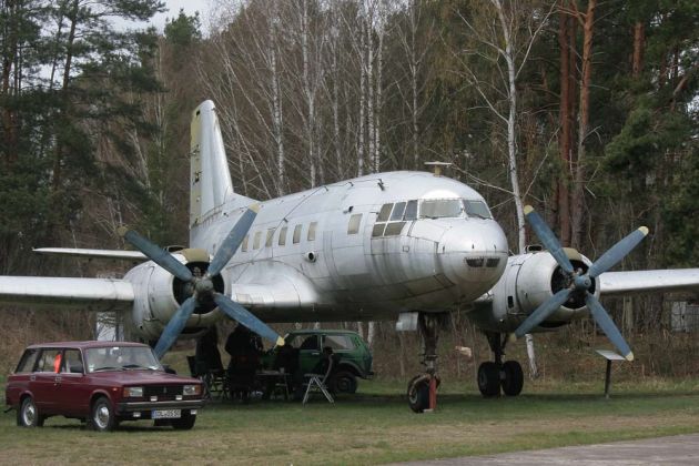 Luftfahrtmuseum Finowfurt - Iljuschin Il-14, sowjetisches Mittelstrecken-Flugzeug, Regierungsflieger von Walter Ulbricht Luftfahrtmuseum Finowfurt - Iljuschin Il-14, sowjetisches Mittelstrecken-Flugzeug, Regierungsflieger von Walter Ulbricht