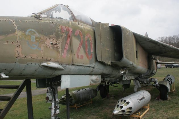 Luftfahrtmuseum Finowfurt - Mikojan-Gurewitsch MiG-23 BN, einstrahliges Kampfflugzeug, Bauzeit 1967 bis 1985 Luftfahrtmuseum Finowfurt - Mikojan-Gurewitsch MiG-23 BN, einstrahliges Kampfflugzeug, Bauzeit 1967 bis 1985