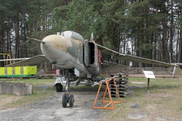 Luftfahrtmuseum Finowfurt - Mikojan-Gurewitsch MiG-23 UB, doppelsitzige Trainerversion der MiG-23 Luftfahrtmuseum Finowfurt - Mikojan-Gurewitsch MiG-23 UB, doppelsitzige Trainerversion der MiG-23