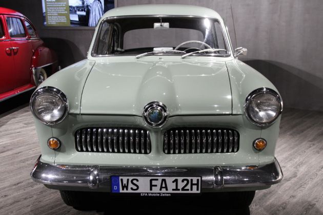 Ford 12 M ‚Weltkugel‘ der Bauzeit von 1955 bis 1958 – ein Facelift mit senkrechten Chromstäben im Kühlergrill – EFA Mobile Zeiten, Amerang