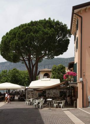 Lungo Lago Regina Adelaide & Via G. Verdi - Garda am Ostufer des Gardasees Lungo Lago Regina Adelaide & Via G. Verdi - Garda am Ostufer des Gardasees