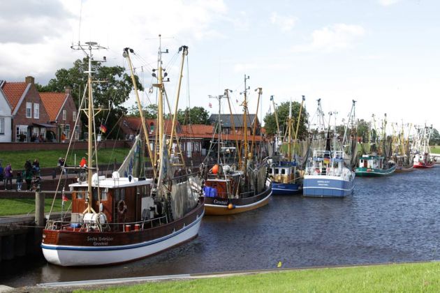 Greetsiel-Krummhörn - Kutter im Greetsieler Fischereihafen Greetsiel-Krummhörn - Kutter im Greetsieler Fischereihafen