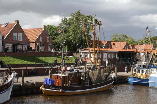 Greetsiel-Krummhörn - Kutter im Greetsieler Fischereihafen Greetsiel-Krummhörn - Kutter im Greetsieler Fischereihafen