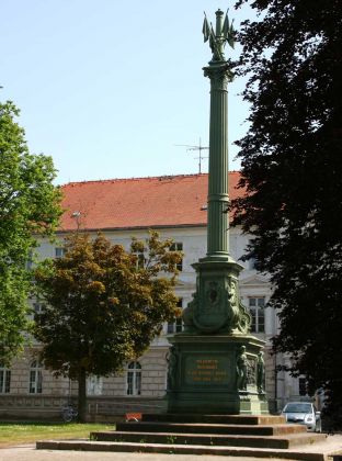 Die Barlach-Stadt Güstrow - die Gedenksäule der Befreiungskriege 1813 auf dem Franz-Parr-Platz 