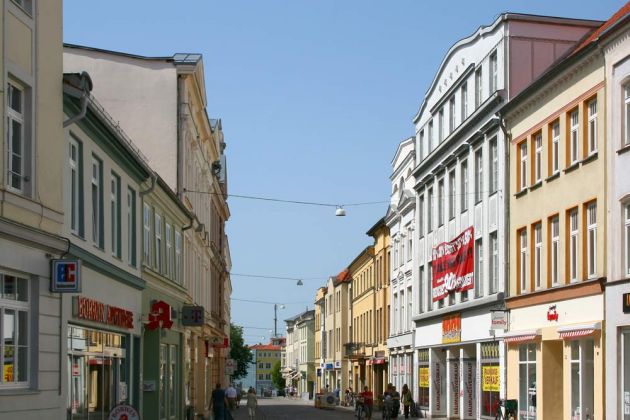 Die Barlach-Stadt Güstrow - die Fussgängerzone Pferdemarkt Die Barlach-Stadt Güstrow - die Fussgängerzone Pferdemarkt