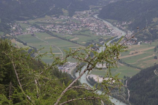 Die Aussichtsplattform Gachenblick am Naturparkhaus Kaunergrat - der Blick in das Inntal Die Aussichtsplattform Gachenblick am Naturparkhaus Kaunergrat - der Blick in das Inntal