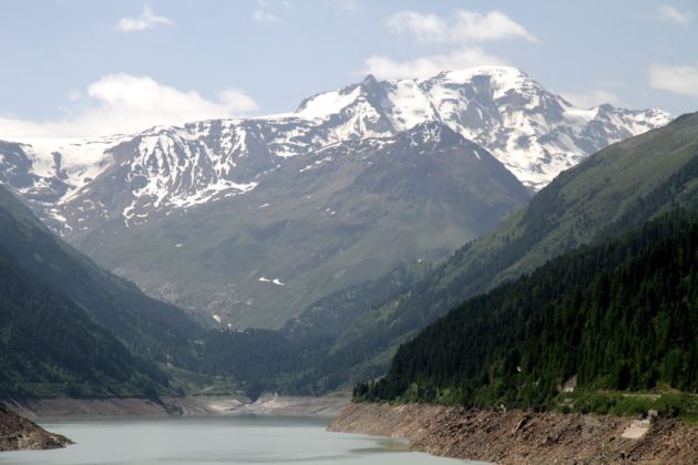 Der Gepatsch Stausee mit dem Gepatschferner an der Kaunertaler Gletscherstrasse Der Gepatsch Stausee mit dem Gepatschferner an der Kaunertaler Gletscherstrasse